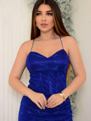 Vestido azul brillante con tiras, tajo