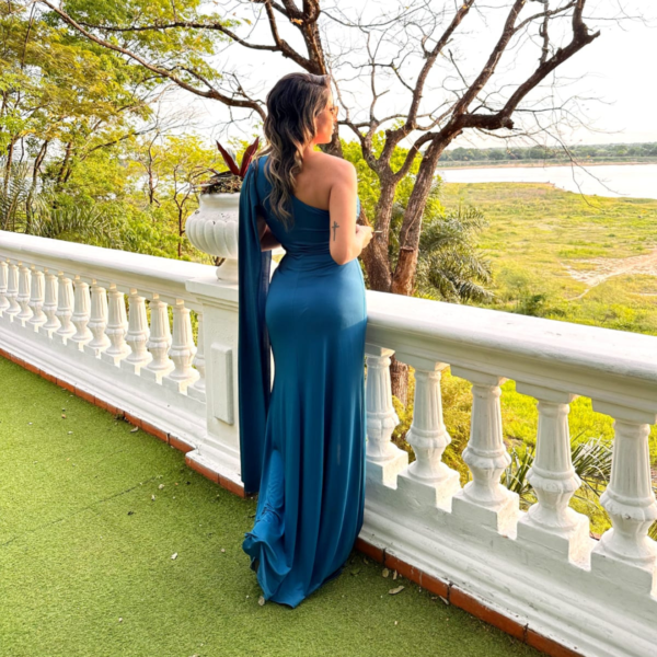 Vestido turquesa media manga con tajo