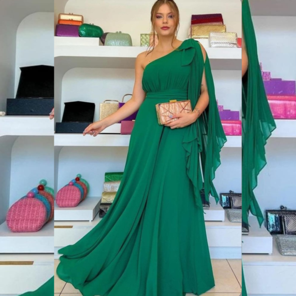 Vestido verde media manga con capa