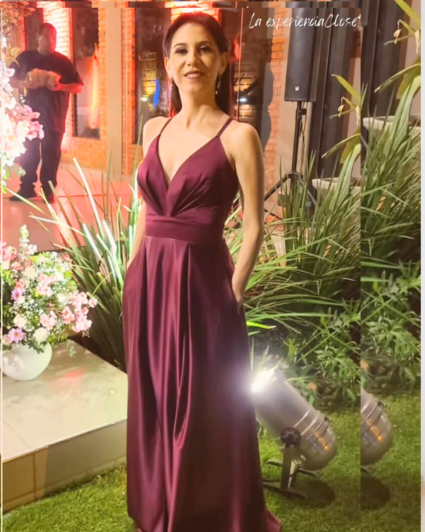 Vestido bordo con tiras y tajo - Imagen 3