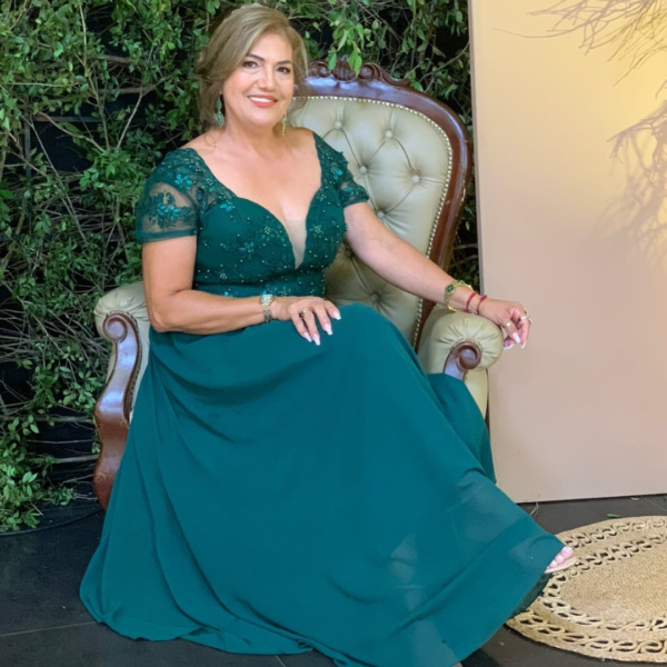 vestido verde al cuerpo