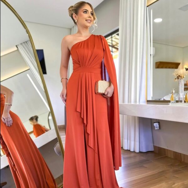 Vestido naranja media manga con capa