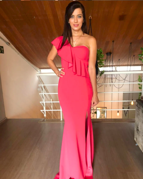 Vestido rosa chicle con tajo
